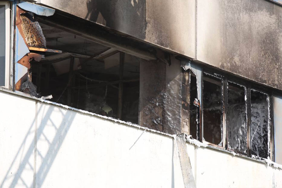 Die zweite Etage des leerstehenden Bürogebäudes an der Karslruher Str. stand in Flammen.