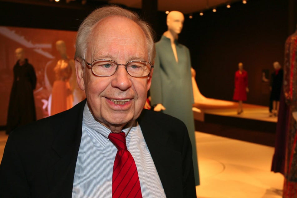 Uli Richter (†94) bei einer Ausstellung im Jahr 2007. Der Modeschöpfer ist am Donnerstag im Alter von 94 Jahren in einem Berliner Krankenhaus gestorben. (Archivfoto)