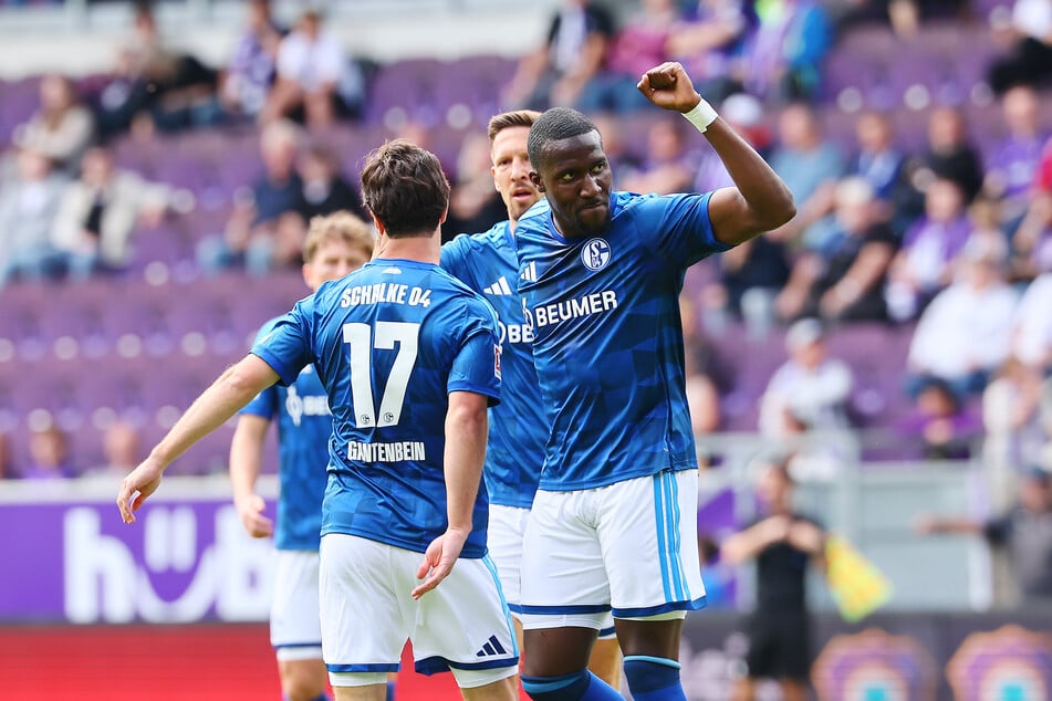 Bryan Lasme (v.r.) machte es mit dem zwischenzeitlichen 4:0 für Schalke deutlich.
