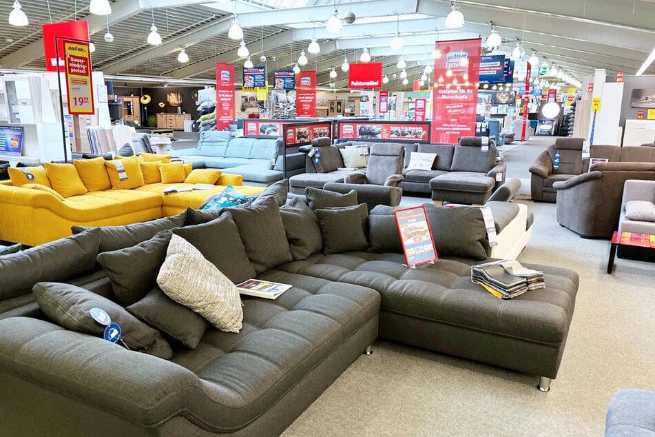 Am Sonntag (1.3.) gibt's bei ROLLER in Halstenbek bis zu 20 Prozent Nachlass auf nahezu alle Möbel.²