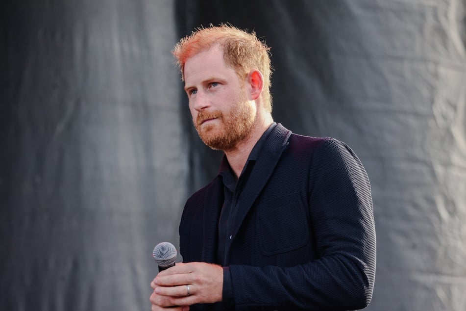 El príncipe Harry (41) fue acosado por una acosadora durante su visita a Inglaterra.