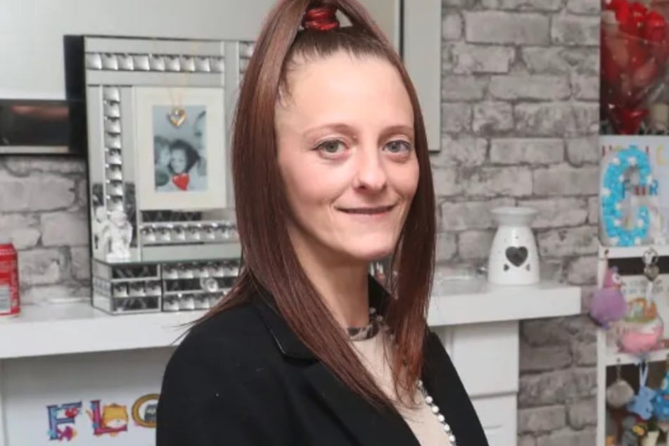 Amie Upton (38) schaute mit einem toten Jungen Cartoons.