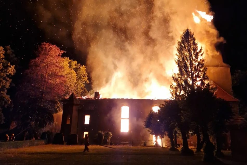 Vor einem Jahr sorgte ein Großfeuer für schwere Beschädigungen an der Kirche von Großröhrsdorf.