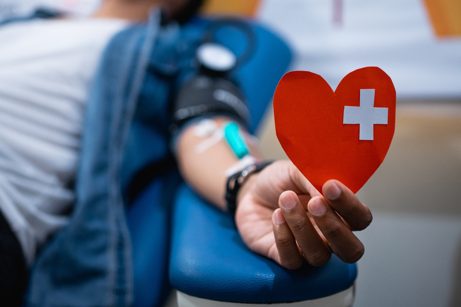 Das Deutsche Rote Kreuz hat sich pünktlich zum neuen Jahr eine Verlosungsaktion für alle Blutspender überlegt.(Symbolbild)