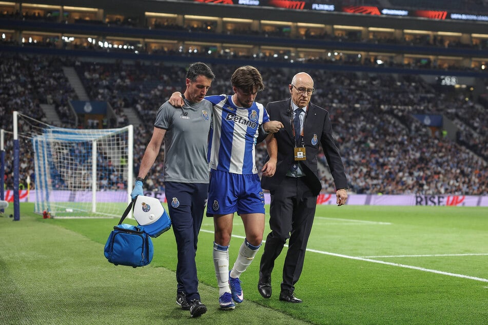 Kurz nach seinem bitteren Eigentor musste Martim Fernandes auch noch verletzt ausgewechselt werden.