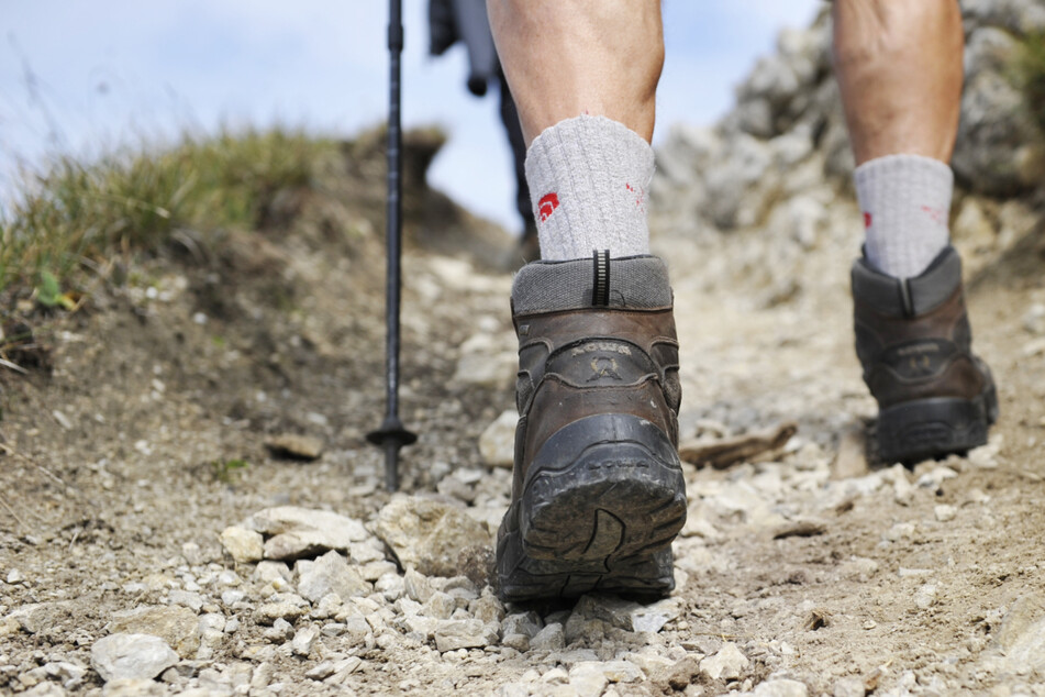 Eine 32 Jahre alter Münchner ist am Westgrat der Brecherspitz rund 150 Meter in die Tiefe gestürzt. Jede Hilfe der Retter kam zu spät. (Symbolbild)