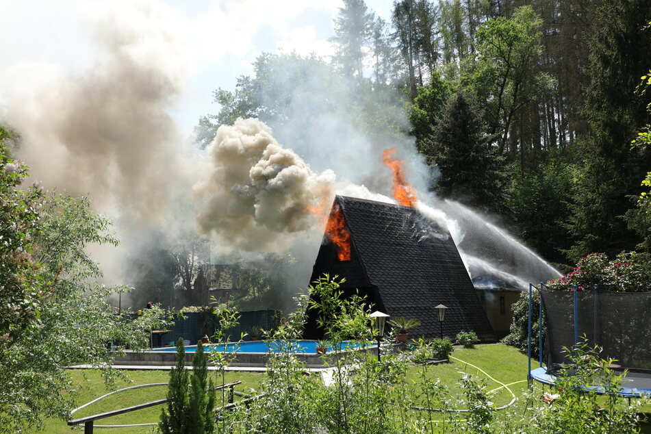 Die Saunahütte in Munzig stand am Sonntagvormittag in Vollbrand.