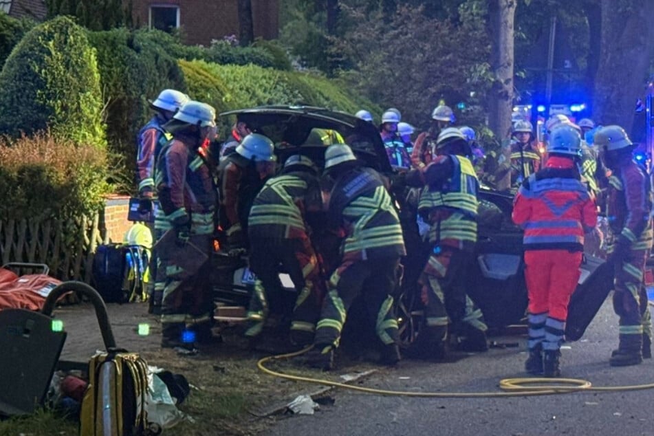 Tragödie im Norden: Rentner überschlägt sich mit Auto und stirbt