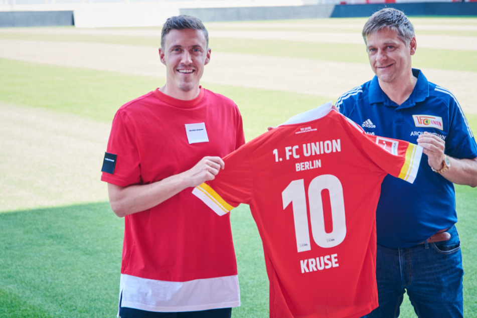 Max Kruse (l.) und Oliver Ruhnert (r.) bei seiner Vorstellung.