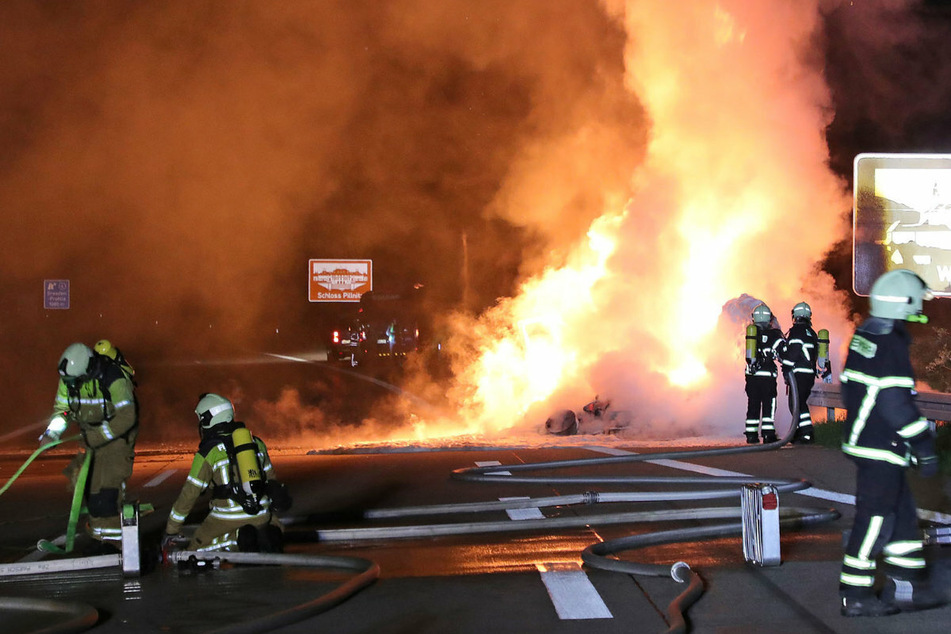 Unfall A17: Transporter brennt auf der A17 ab: Autobahn stundenlang gesperrt!