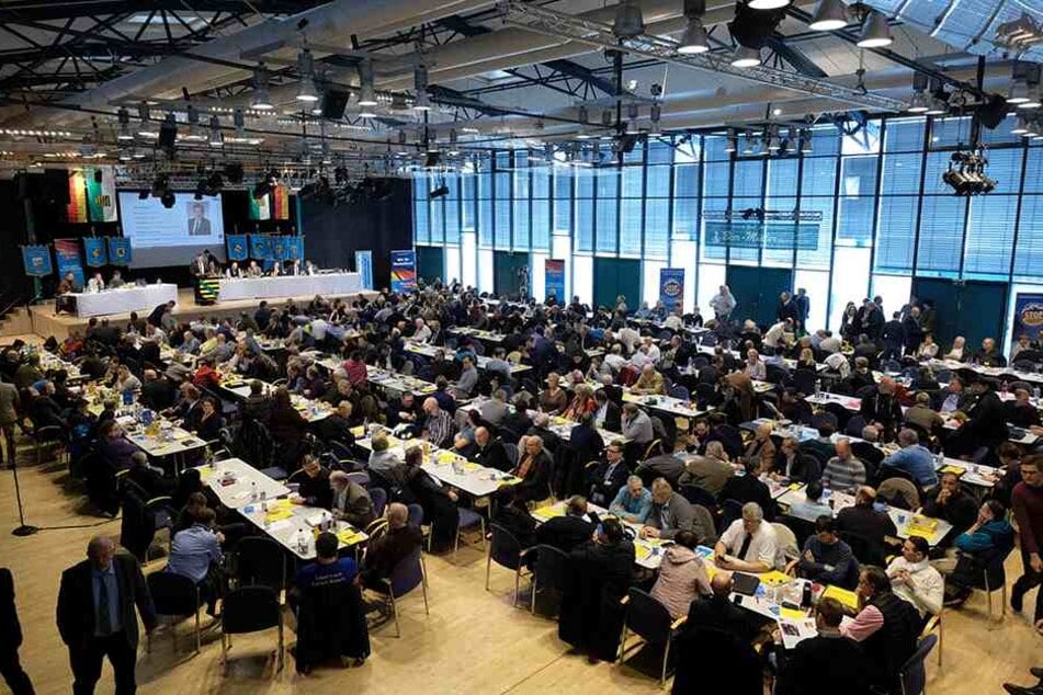 Da war die Welt noch in Ordnung: Der erste AfD-Nominierungsparteitag Anfang Februar. Parteitag zwei einen Monat später war umsonst.