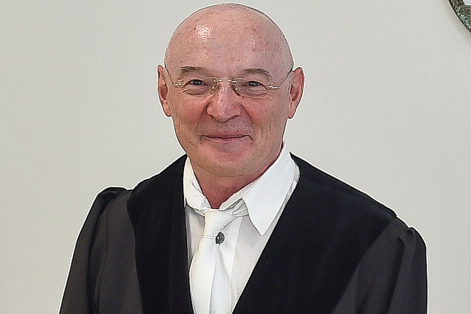 Jürgen Uhlig (62), Amtsrichter aus Pirna, ist Experte in Sachen Bußgeldbescheide.