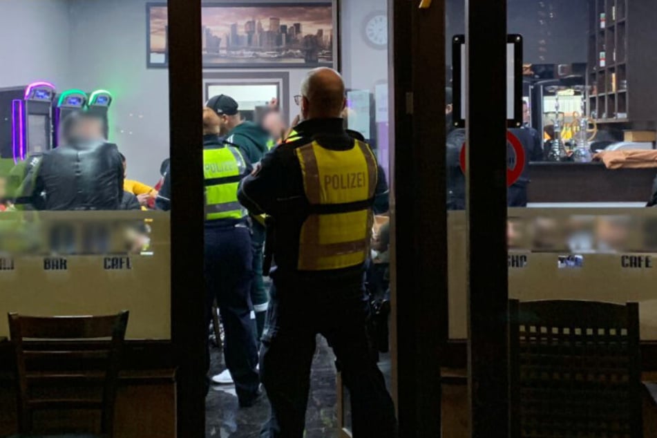 Razzien in Nippes und Chorweiler: Bars, Spielhallen und Gaststätten kontrolliert