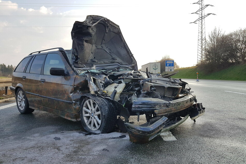 Auf der A72 gab es am Dienstag einen schweren Unfall mit einem BMW.