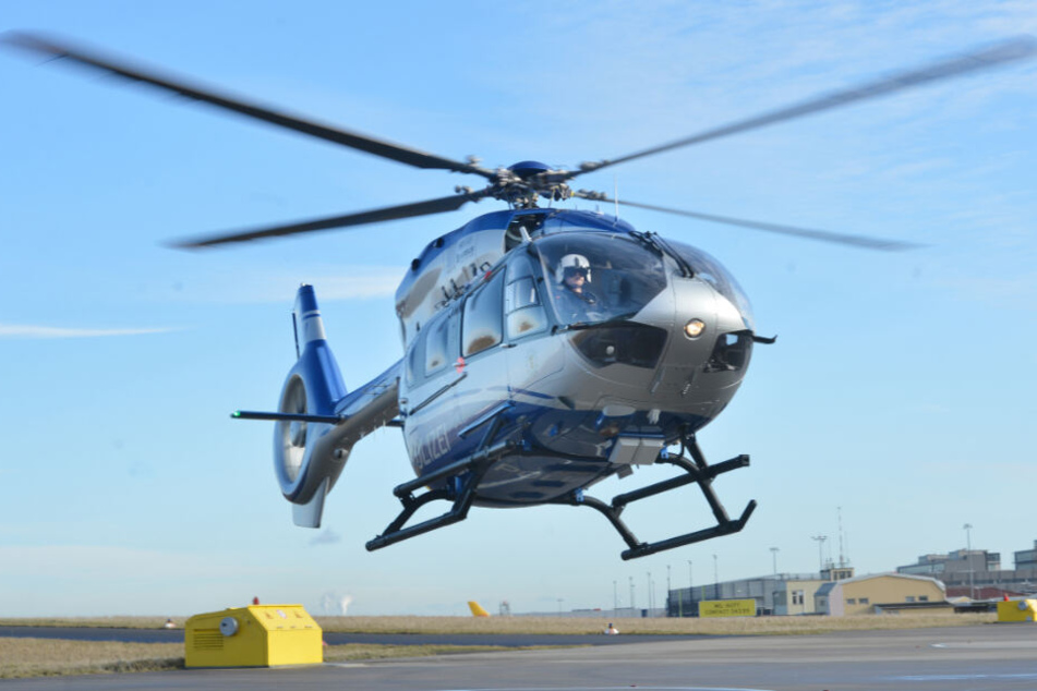Ein Polizeihubschrauber war im Einsatz. (Symbolbild)