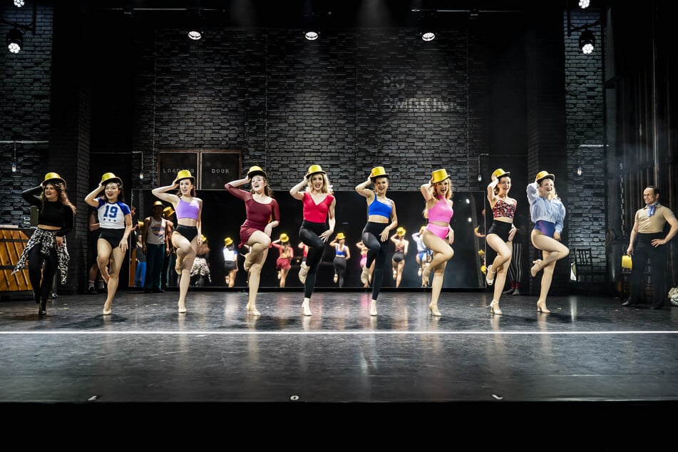 In einer Audition sollen sich die Tänzerinnen und Tänzer nicht nur sportlich, sondern auch persönlich beweisen.