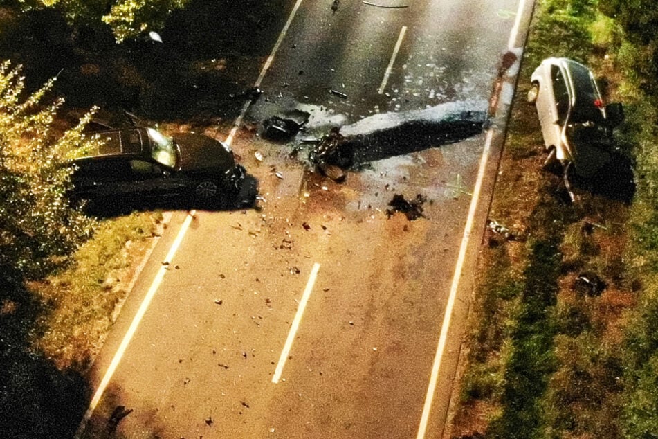Laut Zeugenaussagen war ein Ford, in dem sich der Tote befand, unvermittelt auf die Gegenfahrbahn gezogen.