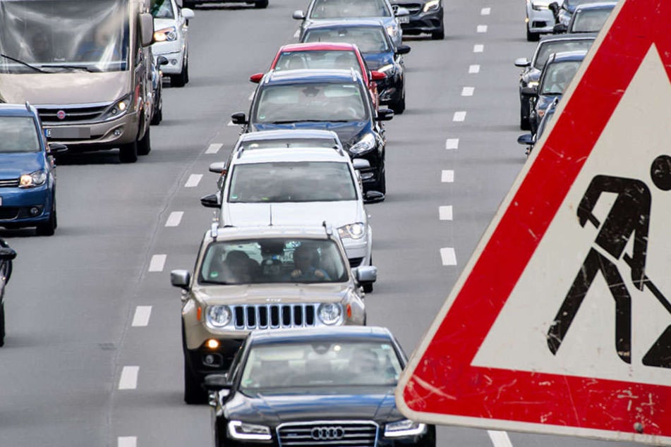 Wegen Bauarbeiten wird es bis Ende September eng auf der A9 zwischen Bad Dürrenberg und Rippachtal. (Symbolbild)