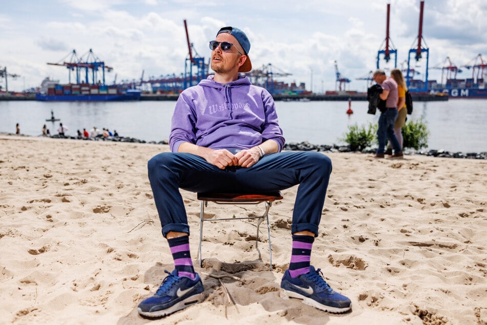 Jan Delay ist ein vielseitiger Musiker, der auf einzigartige Weise Hip-Hop, Reggae und Funk verbindet.