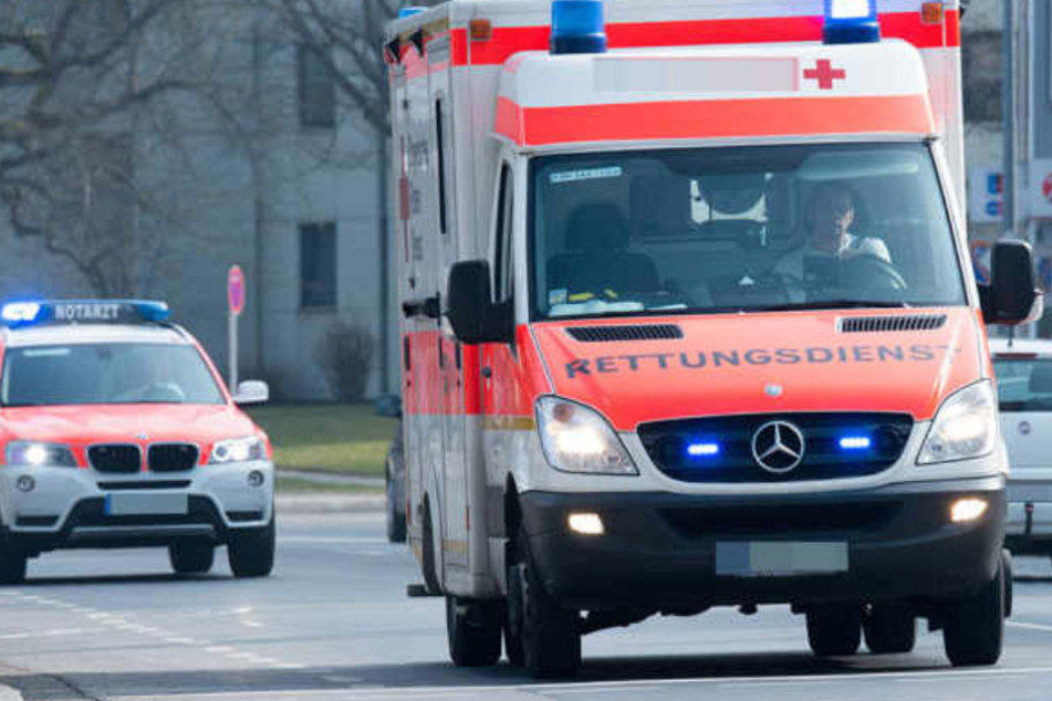 Mit mehreren Knochenbrüchen kam das Ehepaar ins Krankenhaus. (Symbolbild)