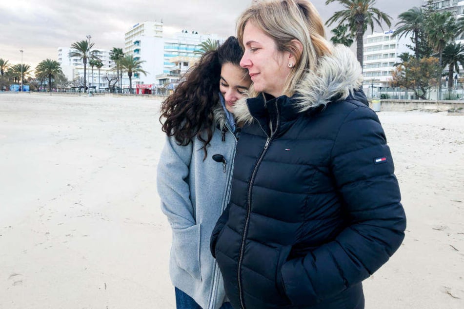 Die Familie hält zusammen: Daniela (l.) und Jada.