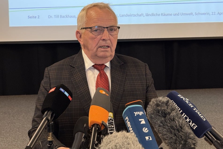 Der Minister gab Informationen zum weiteren Vorgehen bekannt.