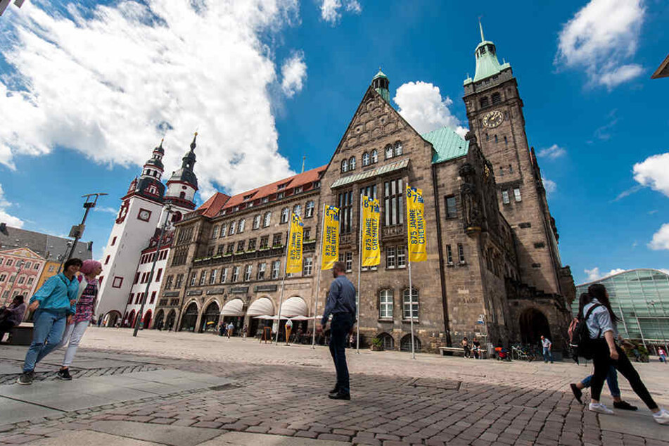 Das Rathaus rüstet auf. Büros sollen einen roten Knopf erhalten, damit die Mitarbeiter im Notfall den Wachschutz rufen können.