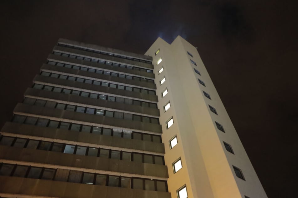 In einem Hochhaus in der Otto-Schmerbach-Straße brannte es in der 12. Etage.