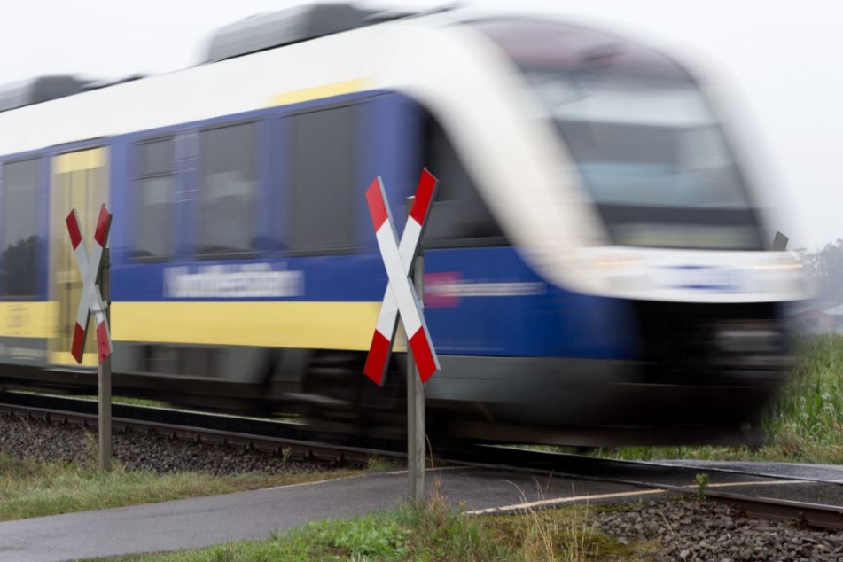 Inzwischen will die Nordwestbahn über eine Zeitarbeitsfirma an Lokführer kommen.