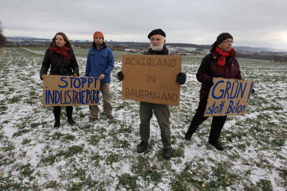 Bürger aus Pirna, Heidenau und Dohna protestieren gegen den geplanten Gewerbepark.
