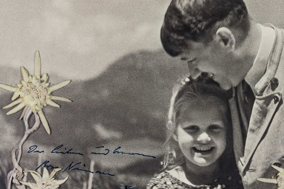 Seltsames Bild: Hier ließ sich Hitler mit einem jüdischen Mädchen fotografieren