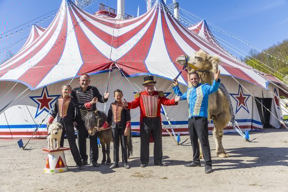 Bei Familie Frank wirken mehrere Generationen mit: Santino (13, v.l.), Marcus (56), Giordano (10), Georg (83) und Gitano (36).