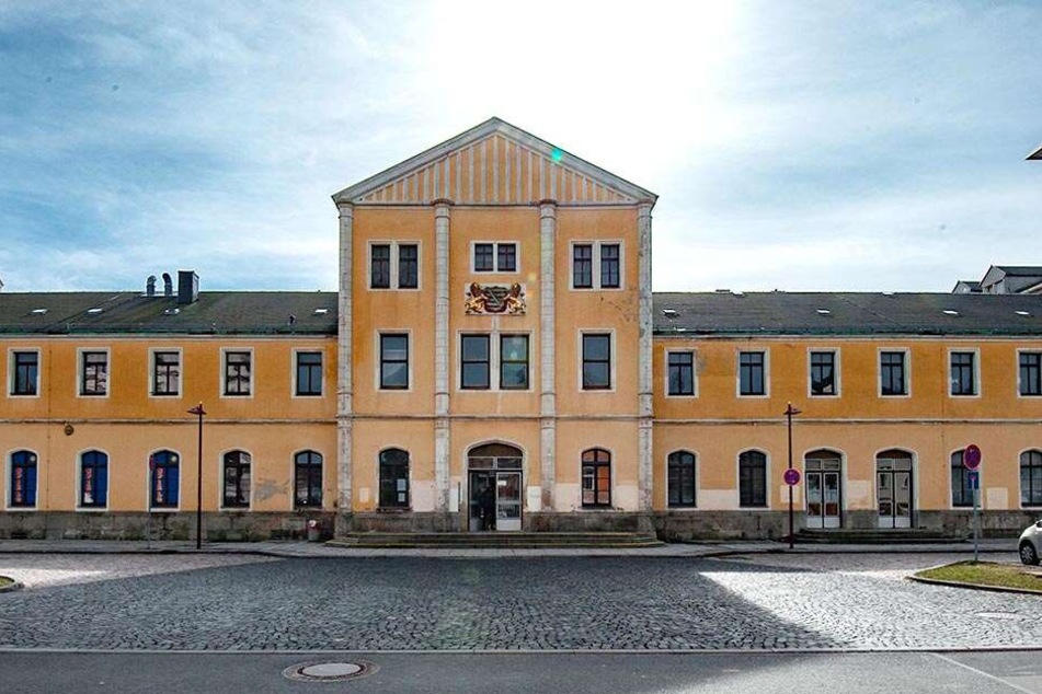 Kein strahlendes Tor zur Silberstadt: Der Freiberger Bahnhof verfällt immer mehr.