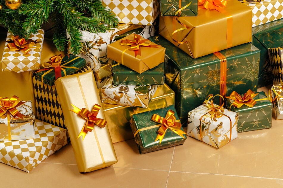 Die Geschenke können bis 5. Dezember im Rathaus abgegeben werden. (Symbolbild)