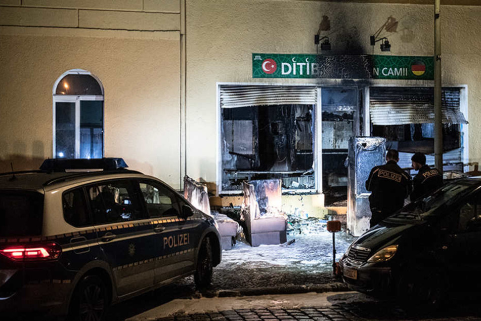Auch der Konflikt zwischen Kurden und Türken könnte ebenfalls bald auf die Schulen ausweichen. So gab es bereits mehrere Anschläge auf Moscheen türkischer Verbände - wie in Berlin-Reinickendorf.