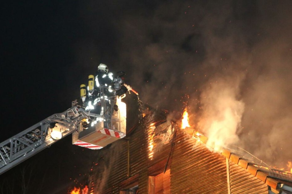 Im Kulturzentrum auf dem Kesselberg ist in der Nacht ein großes Feuer ausgebrochen.