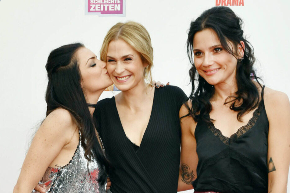Linda Marlen Runge (r) mit ihren ehemaligen GZSZ-Kolleginnen Anne Menden und Lea Marlen Woitack.