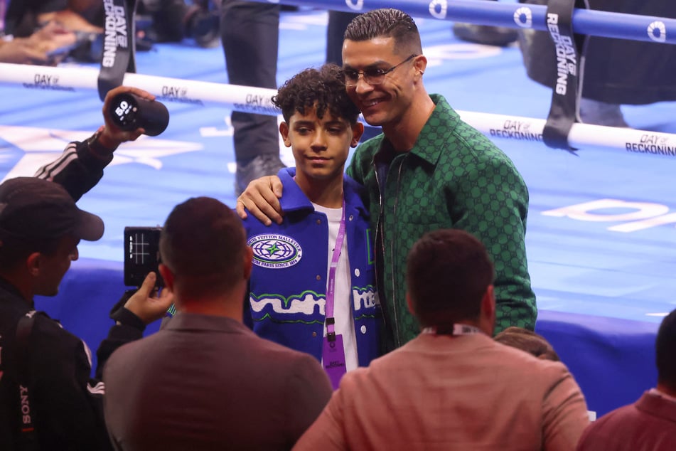 Cristiano Ronaldo Jr. (l.) wechselte wenige Monate nach seinem Vater ebenfalls nach Saudi-Arabien.