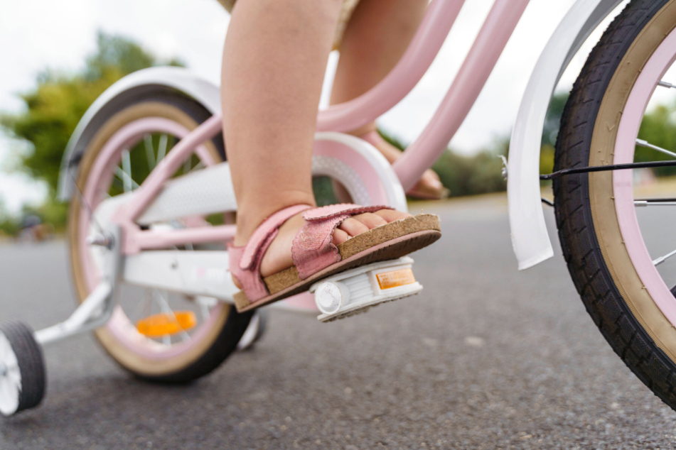 Stützräder vermitteln eine scheinbare Sicherheit. Zum Radfahren lernen taugen sie nicht.