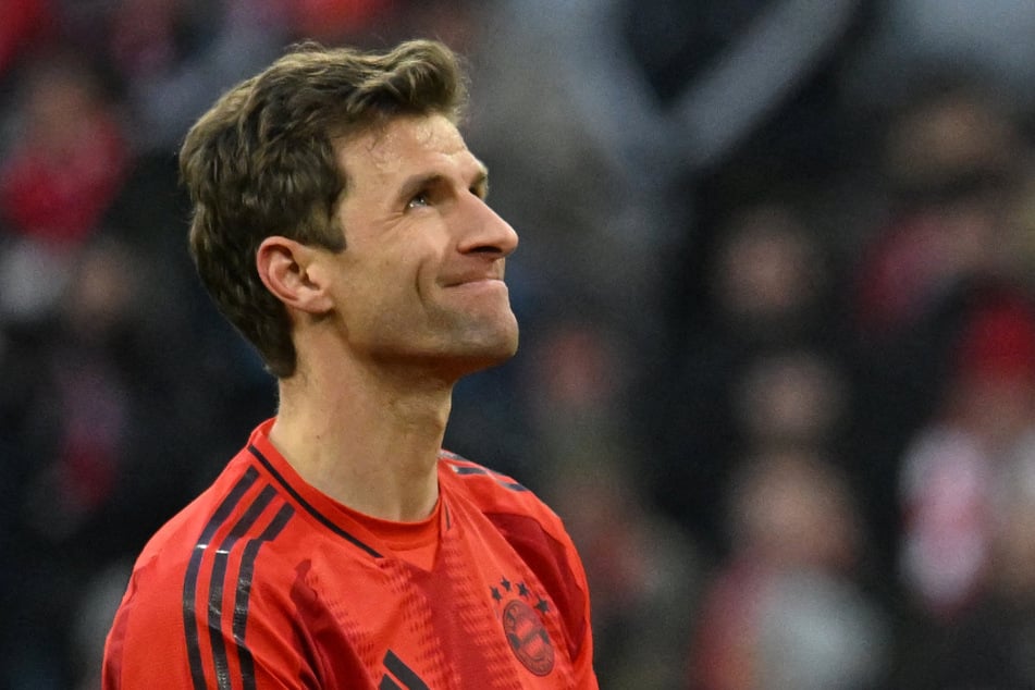 Bayern-Ikone Thomas Müller (35) wird bei der Club-WM – unter anderem in den USA – ein letztes Mal das Bayern-Trikot tragen. Doch offenbar fliegt er nicht nur für das Turnier über den großen Teich.