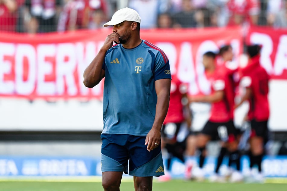 Bayern-Trainer Vincent Kompany (40) kann erst nach der Asien-Tour wieder mit allen Stars trainieren.