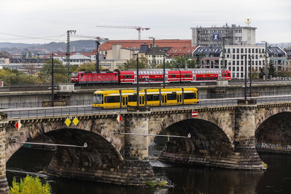 Dresdner Studenten sollen ab dem 1. Mai mit dem Semesterticket-Upgrade deutschlandweit Nahverkehrszüge, Busse und Straßenbahnen nutzen können. (Archivbild)