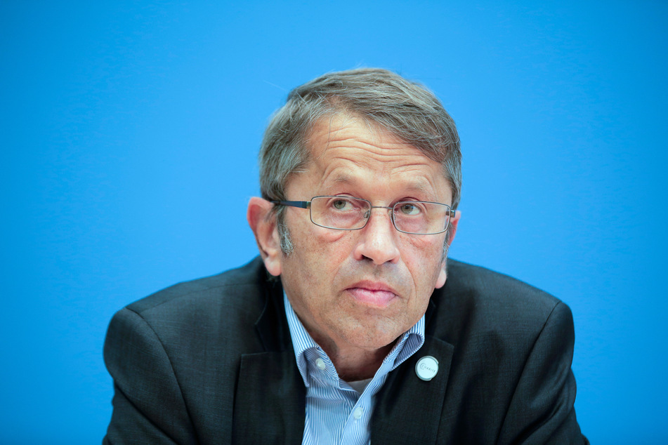 Der Vorstandsvorsitzende der Berliner Charité, Heyo K. Kroemer, hat vor einer Überlastung der Krankenhäuser gewarnt.