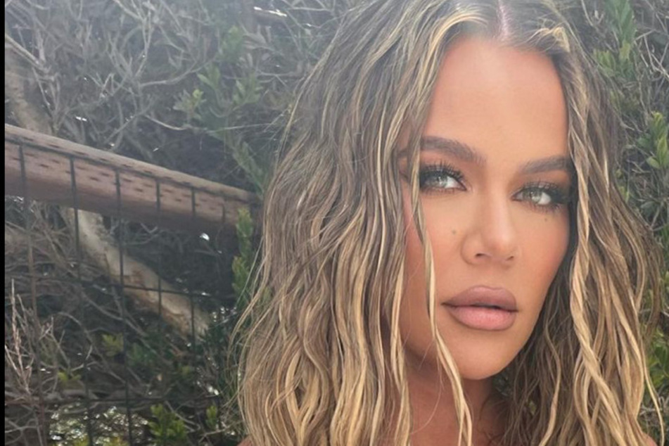 Khloé Kardashian gives off mermaid vibes in sexy new pic!
