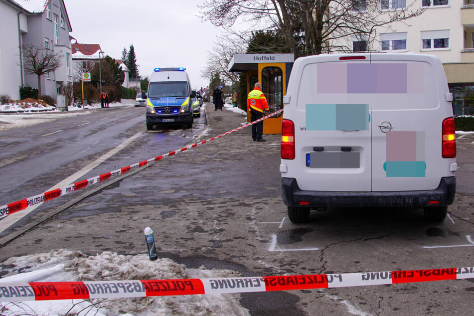 Beim Ausparken: Fußgänger von Transporter erfasst und schwer verletzt