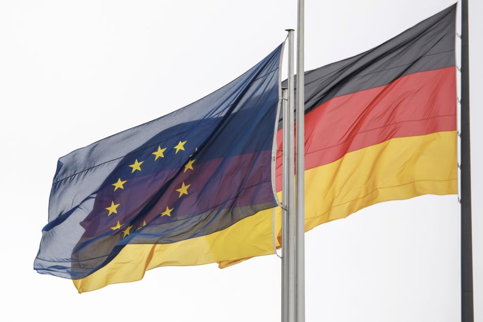 Die Deutschlandflagge, aber auch die Europaflagge wird man in Brandenburg dauerhaft zu sehen bekommen.