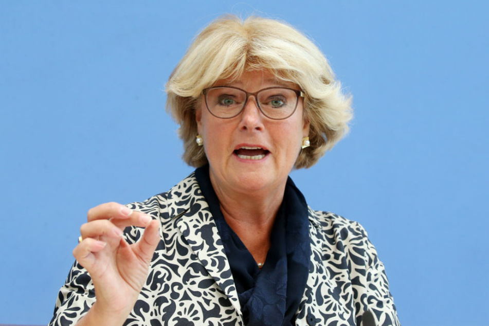 Monika Grütters (58, CDU) will zur Bekämpfung von Antisemitismus und Rechtsextremismus verstärkt auf die Ausbildung von Lehrkräften bauen.