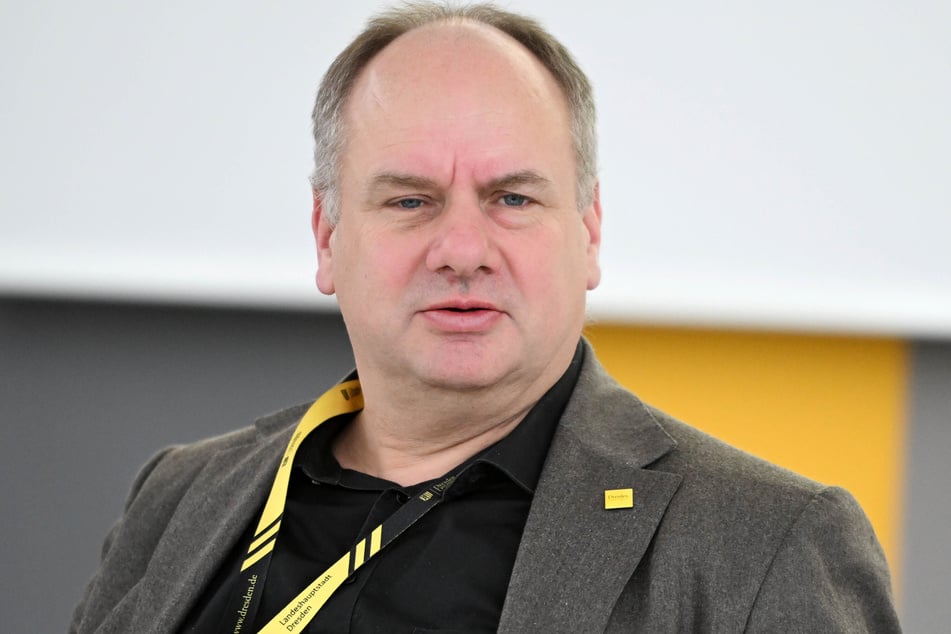 OB Dirk Hilbert (54, FDP) spricht von einem "völlig inakzeptablen" Angriff.