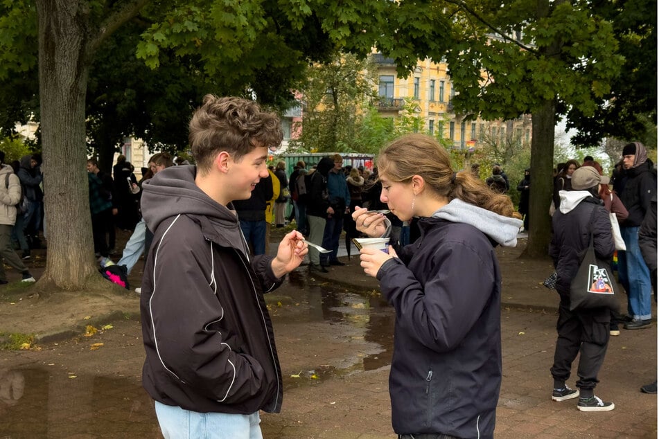 Mahlzeit: Viele Teilnehmer nutzten die Aktion, um mit anderen Menschen ins Gespräch zu kommen.