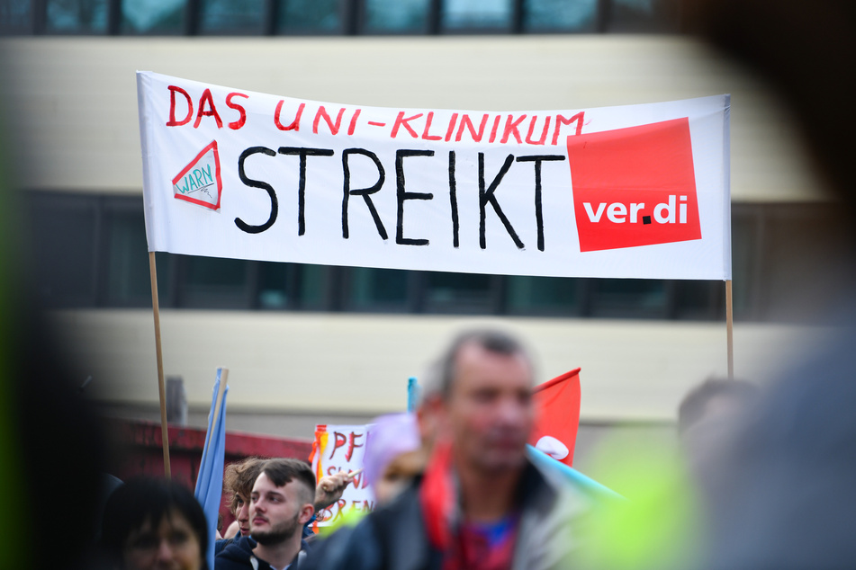 Verdi fordert einen Tarifvertrag zur Entlastung des Personals an den sechs Uni-Kliniken in NRW.